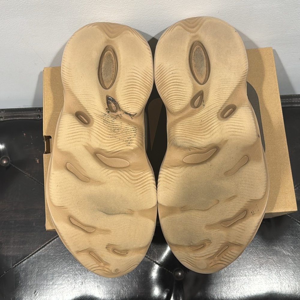 Yeezy Foam RNNR - Picture 4 of 5